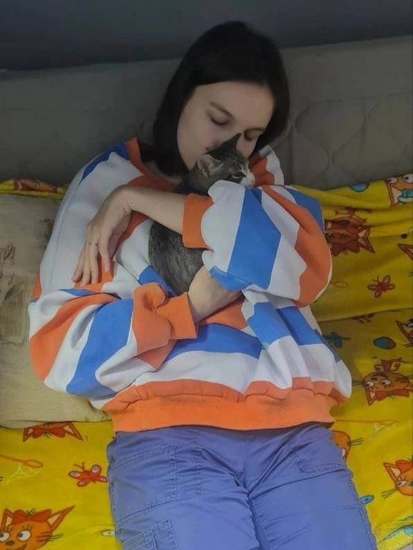 Котенок попал в двигатель пожарной машины фото 7